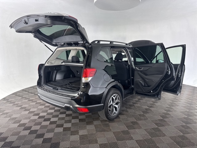 2022 Subaru Forester Premium photo 14