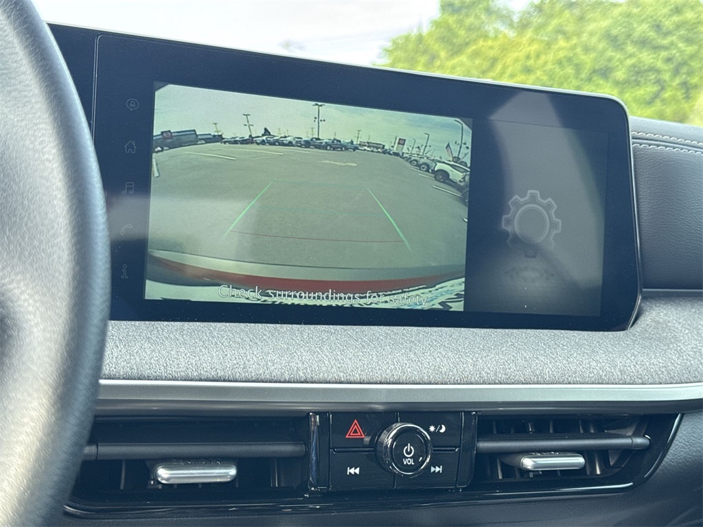 2025 Nissan Kicks SV photo 21