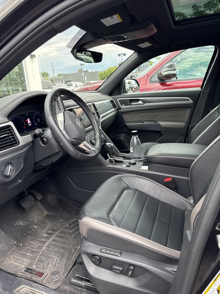 2021 Volkswagen Atlas Cross Sport V6 SEL Premium photo 3