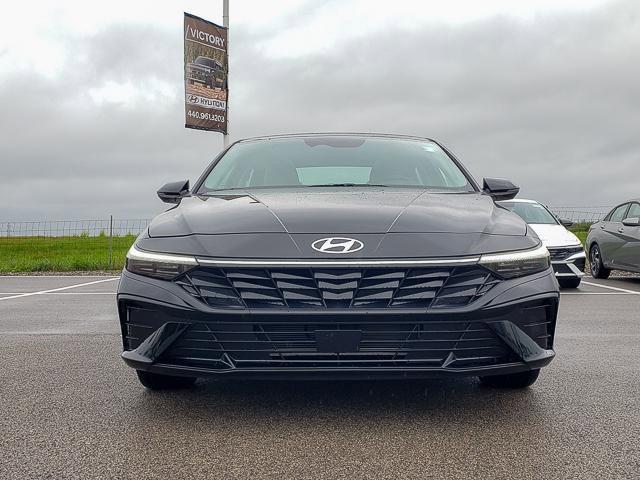 2025 Hyundai Elantra Limited photo 2