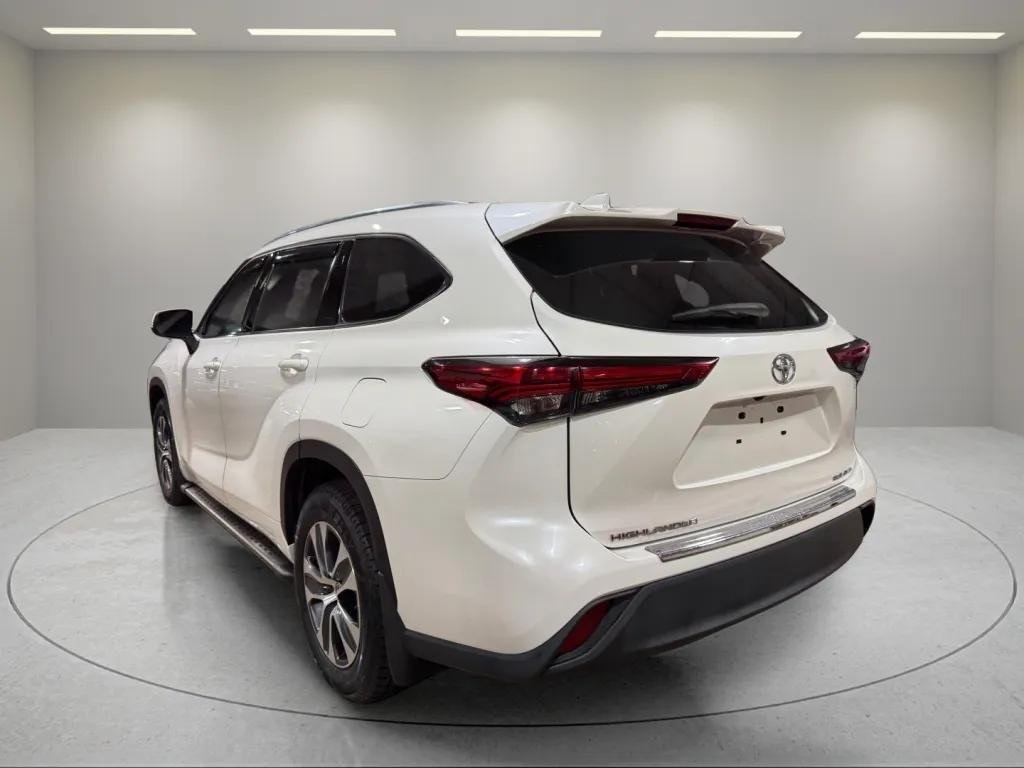 2020 Toyota Highlander XLE photo 3