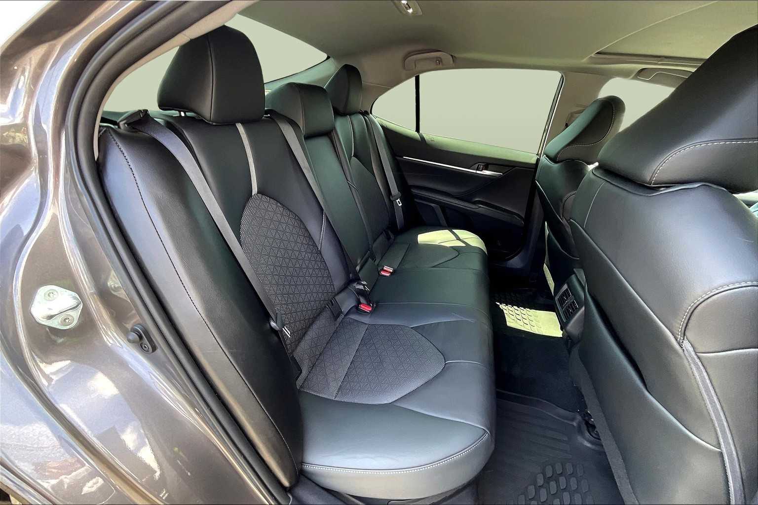 2023 Toyota Camry Hybrid XSE photo 18