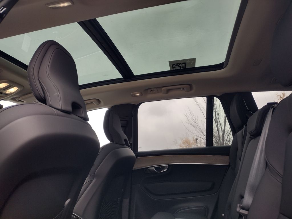 2026 VOLVO XC90 - Image 18