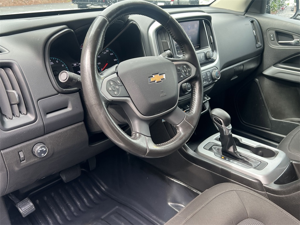 2022 Chevrolet Colorado LT photo 2