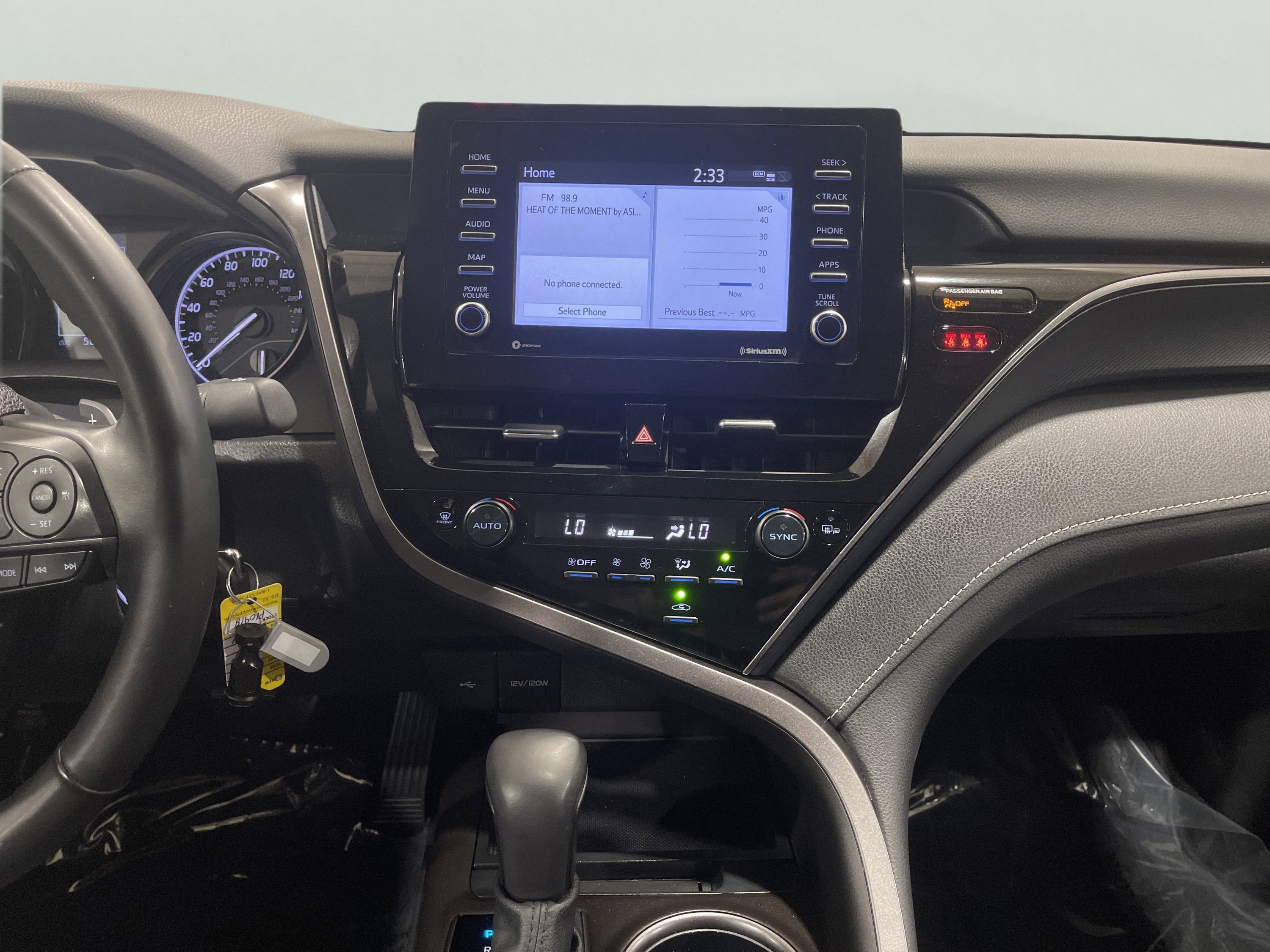 2024 Toyota Camry SE photo 21
