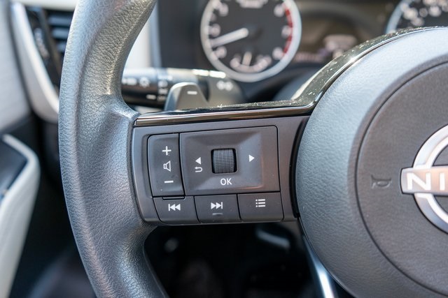 2022 Nissan Rogue SV photo 16
