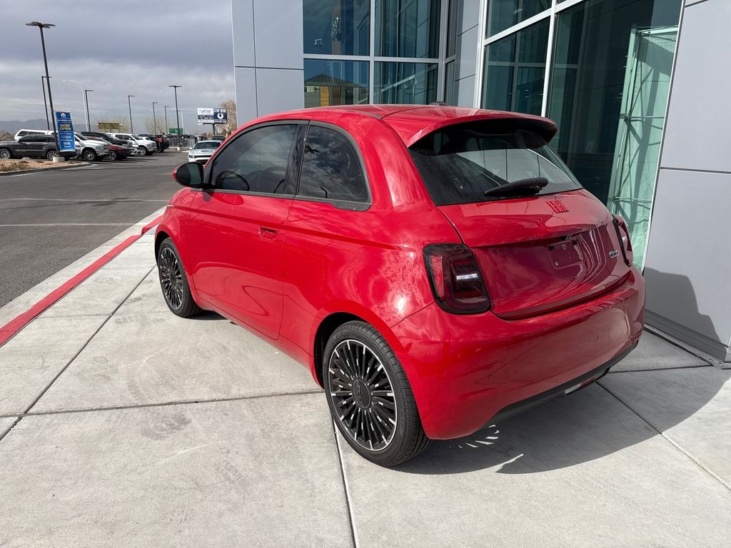 2024 Fiat 500e Red photo 6