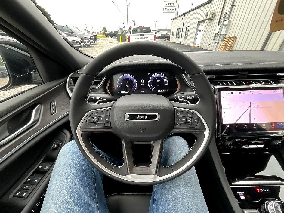 2025 Jeep Grand Cherokee Limited photo 21
