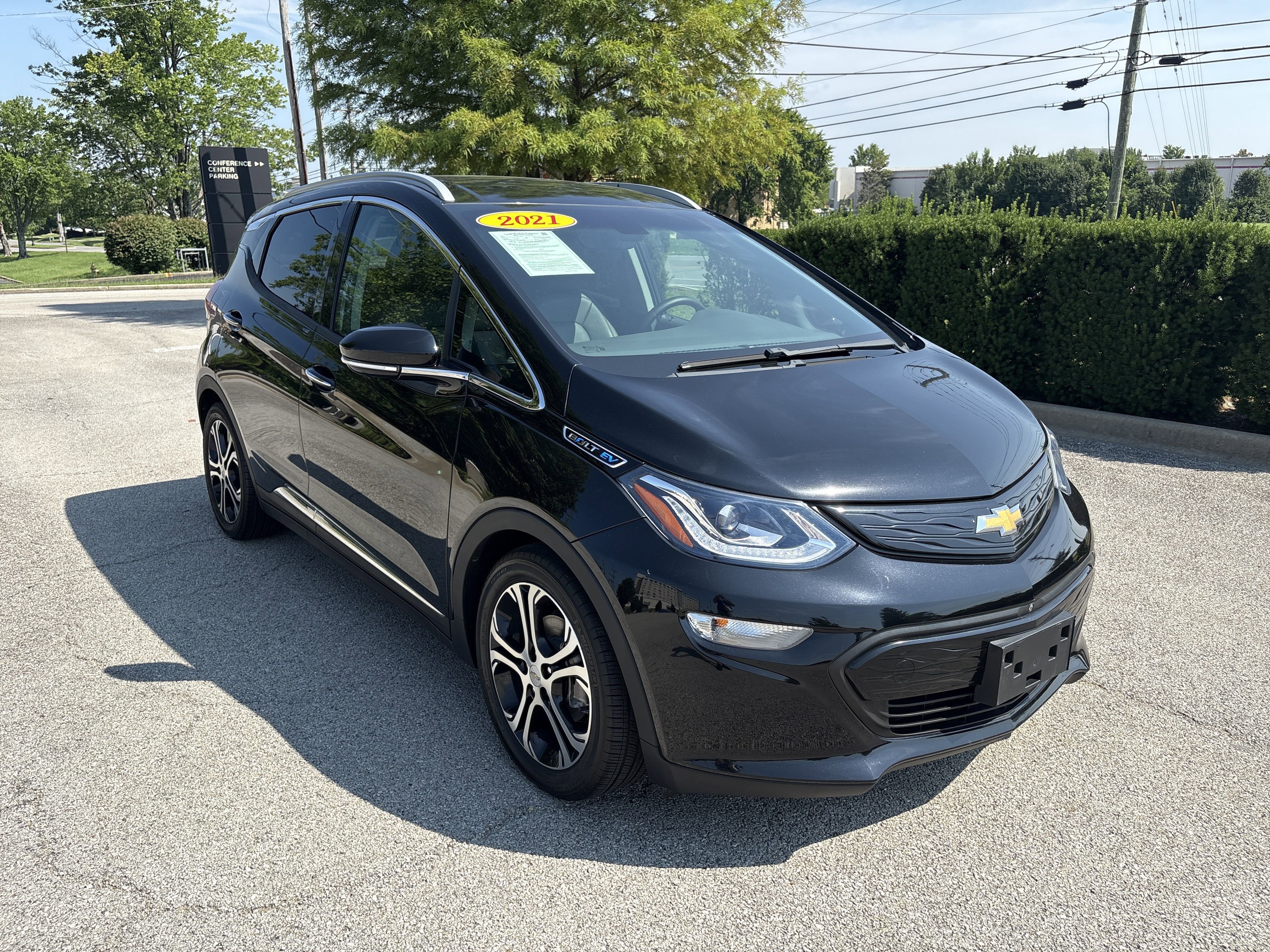 Used 2021 Chevrolet Bolt EV Premier with VIN 1G1FZ6S0XM4112148 for sale in Jeffersontown, KY