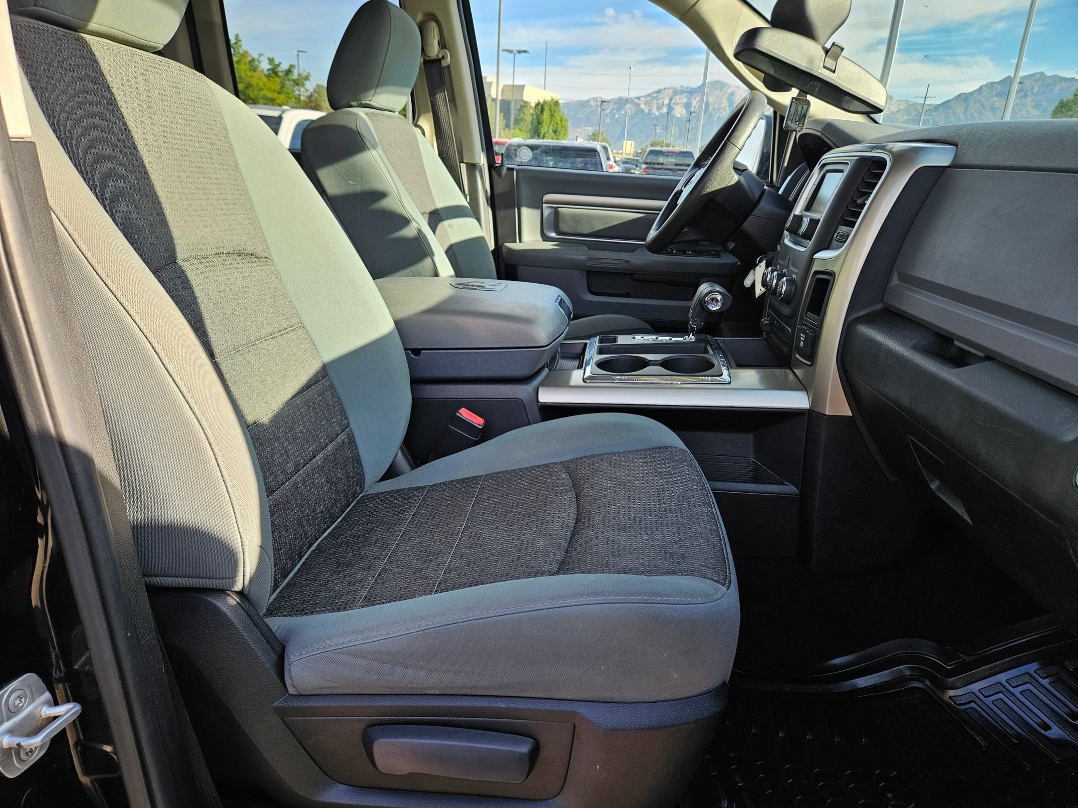 2013 Ram 1500 SLT photo 28
