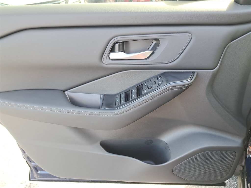 2026 Nissan Rogue SV photo 21