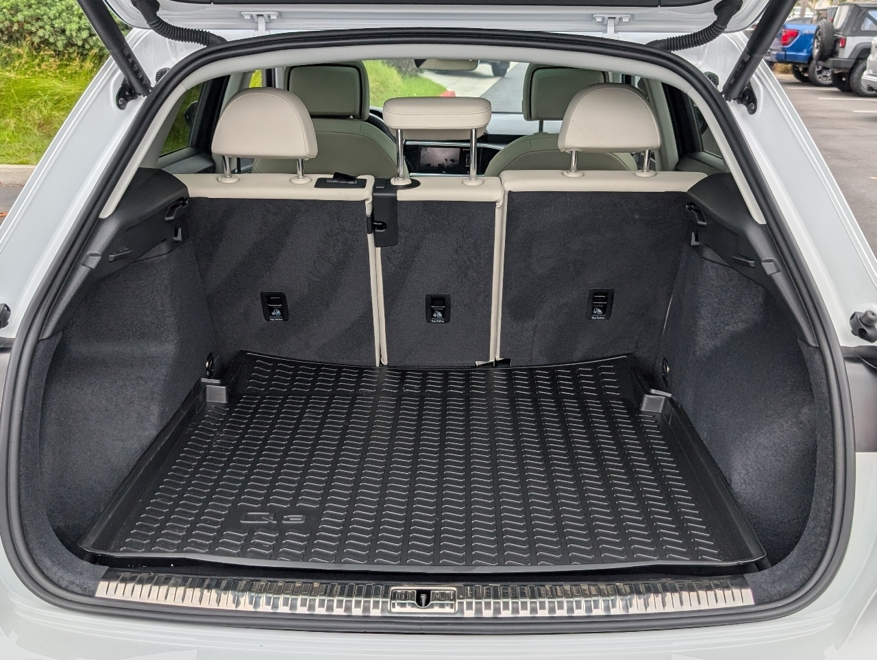 2025 Audi Q3 S line Premium photo 14