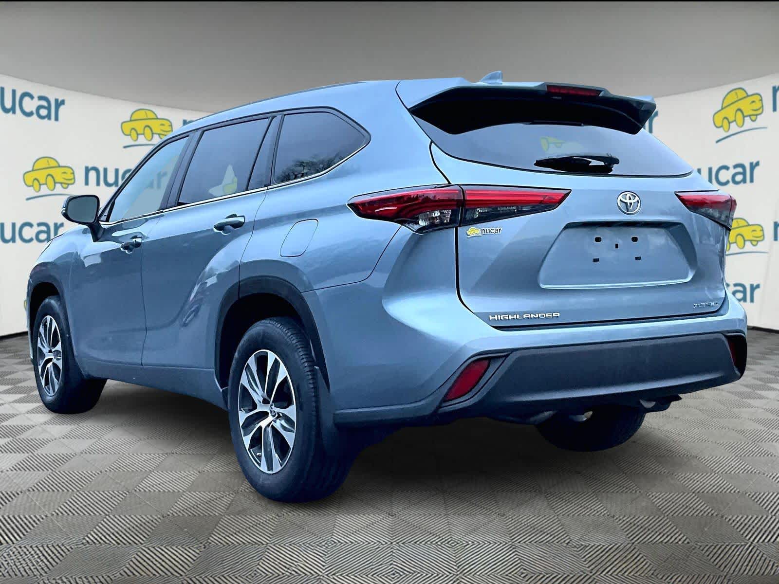 2023 Toyota Highlander XLE photo 4