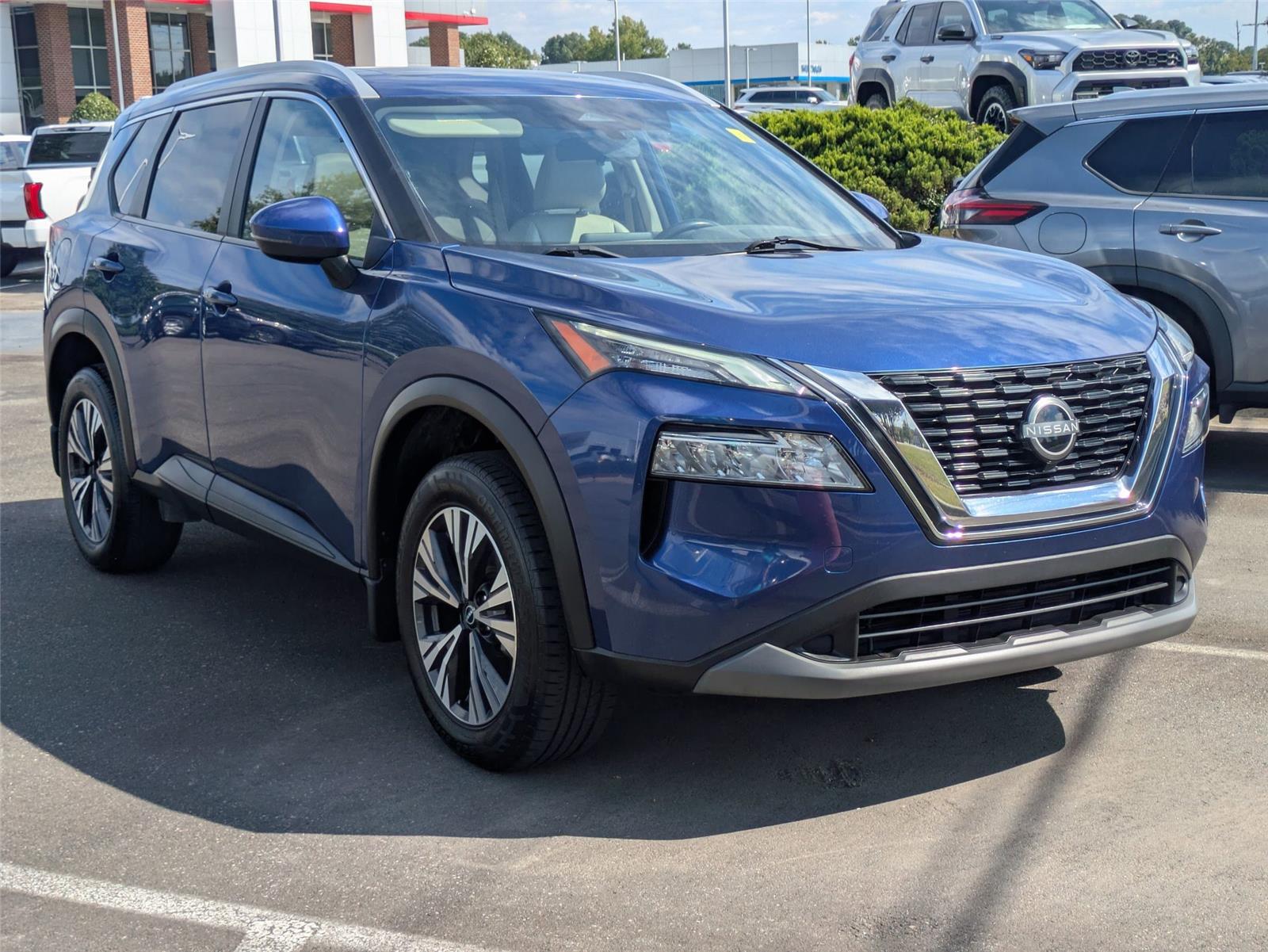 2022 Nissan Rogue SV photo 3