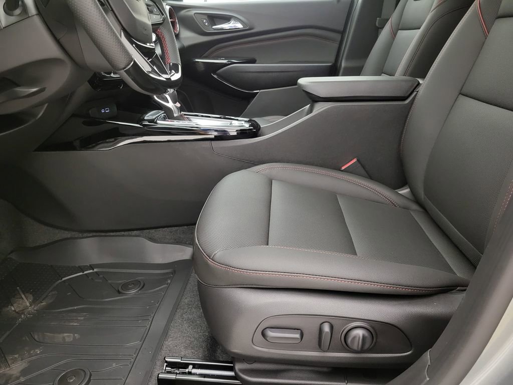2026 Chevrolet Trax photo 2