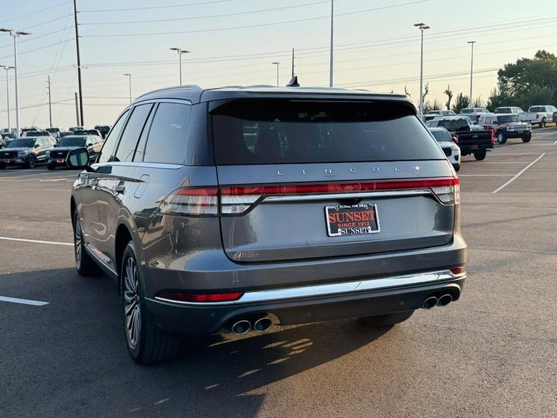 2022 Lincoln Aviator Standard photo 5