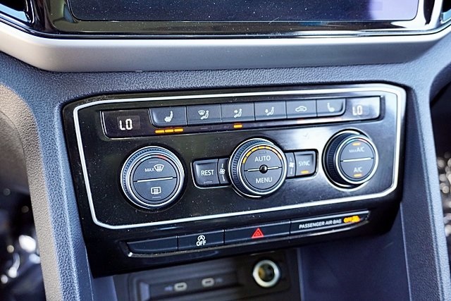 Used 2022 Silver Volkswagen 3.6L V6 SE w/Technology image 30