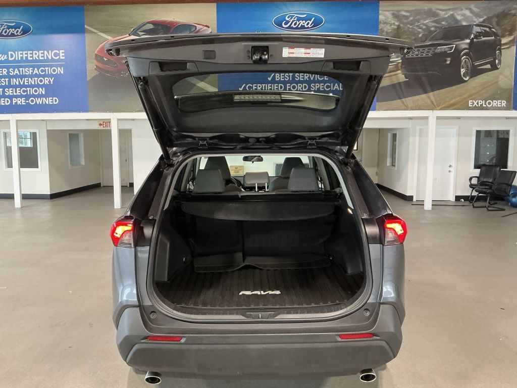 2021 Toyota RAV4 Hybrid XLE Premium photo 4