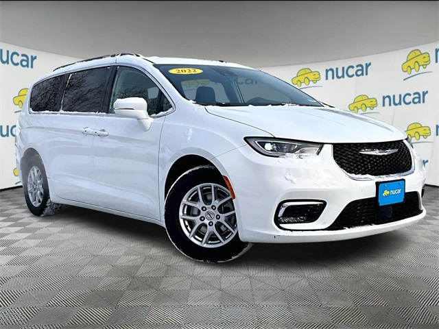 2022 Chrysler Pacifica Touring L's photo