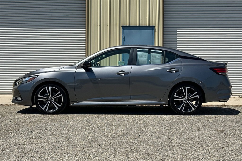2023 Nissan Sentra SR photo 3