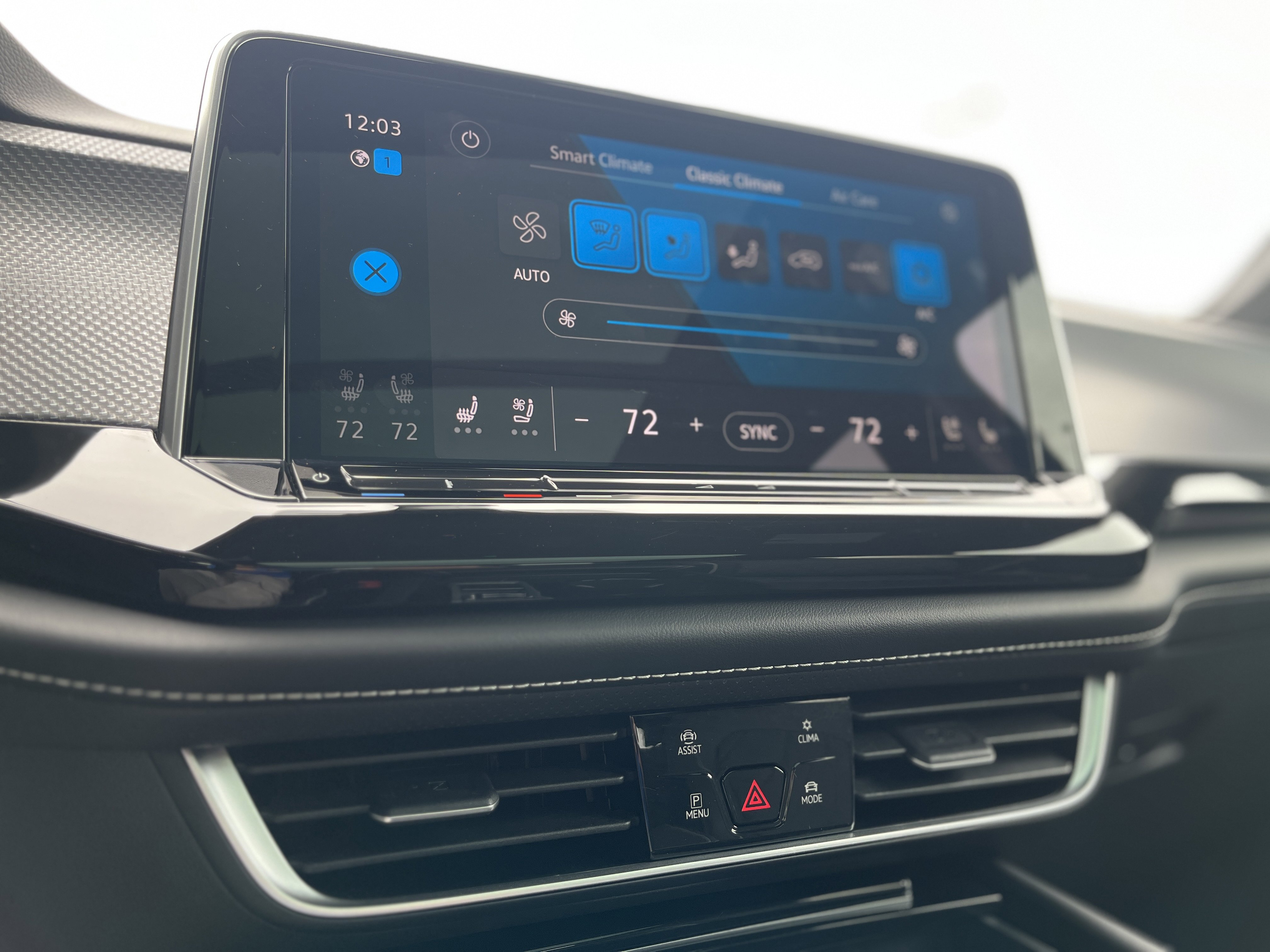 2025 Volkswagen Atlas Cross Sport SEL Premium R-Line photo 3