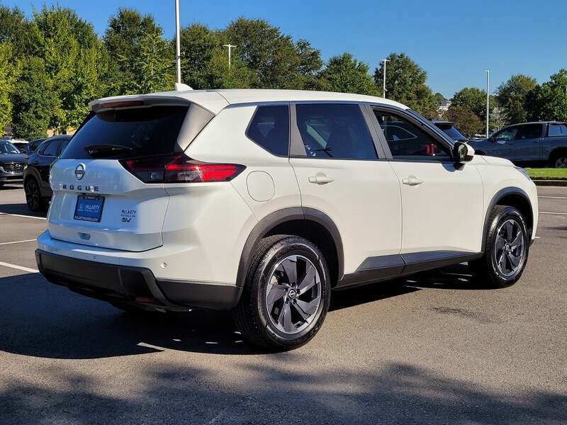 2024 Nissan Rogue SV photo 3