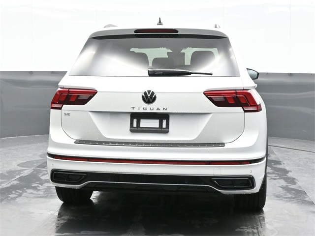 3VVCB7AX8RM174406