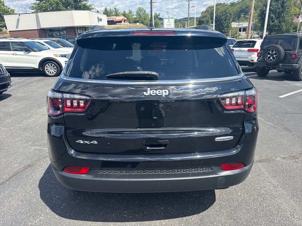 2022 Jeep Compass Latitude photo 3