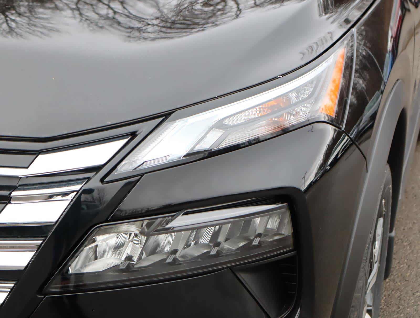 2025 Nissan Rogue SL photo 4