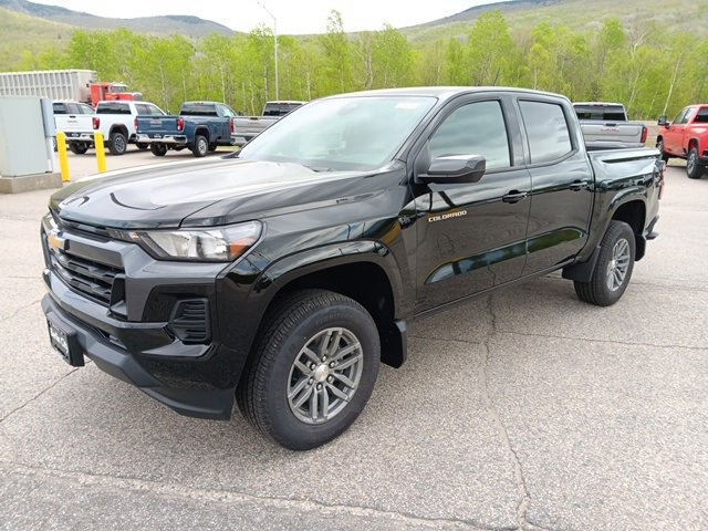 2025 Chevrolet Colorado Work Truck LT photo 3