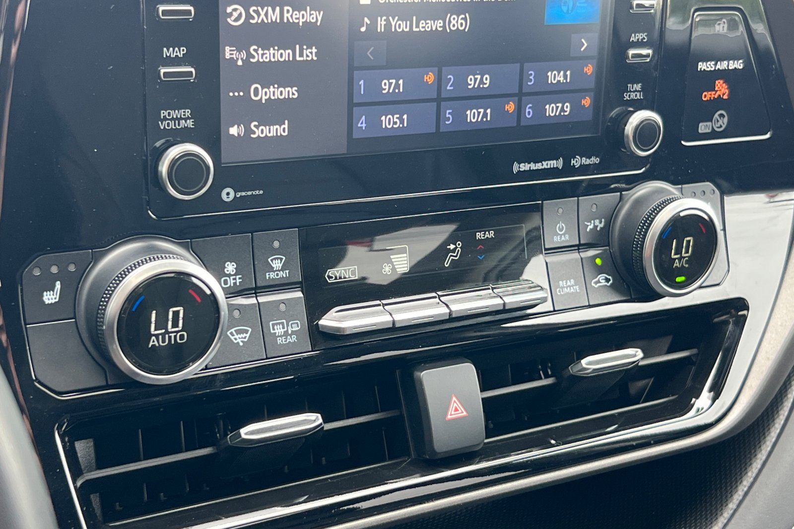 2021 Toyota Highlander XLE photo 15