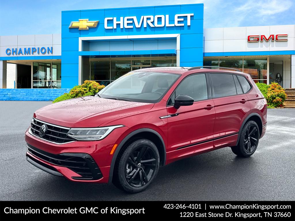 2024 Volkswagen Tiguan SE R-LINE BLACK's photo