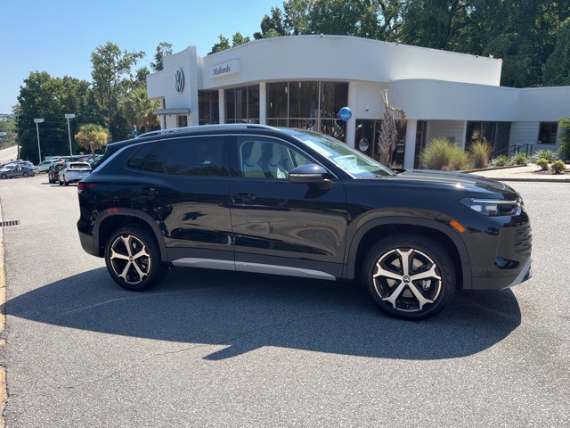 2025 Volkswagen Tiguan SE photo 2