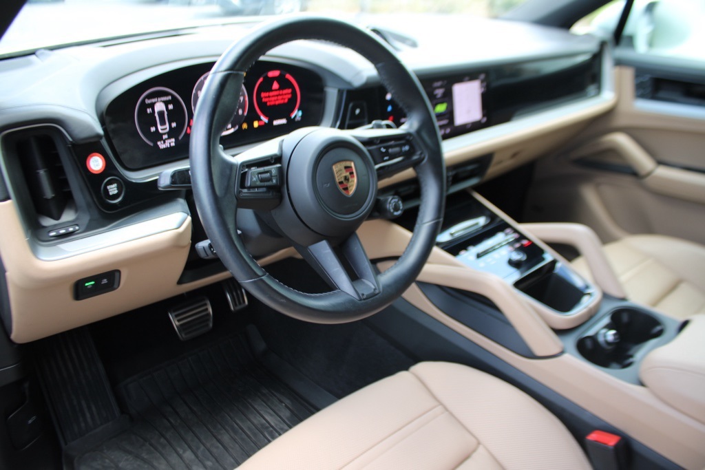 2024 Porsche Cayenne Coupe S photo 4