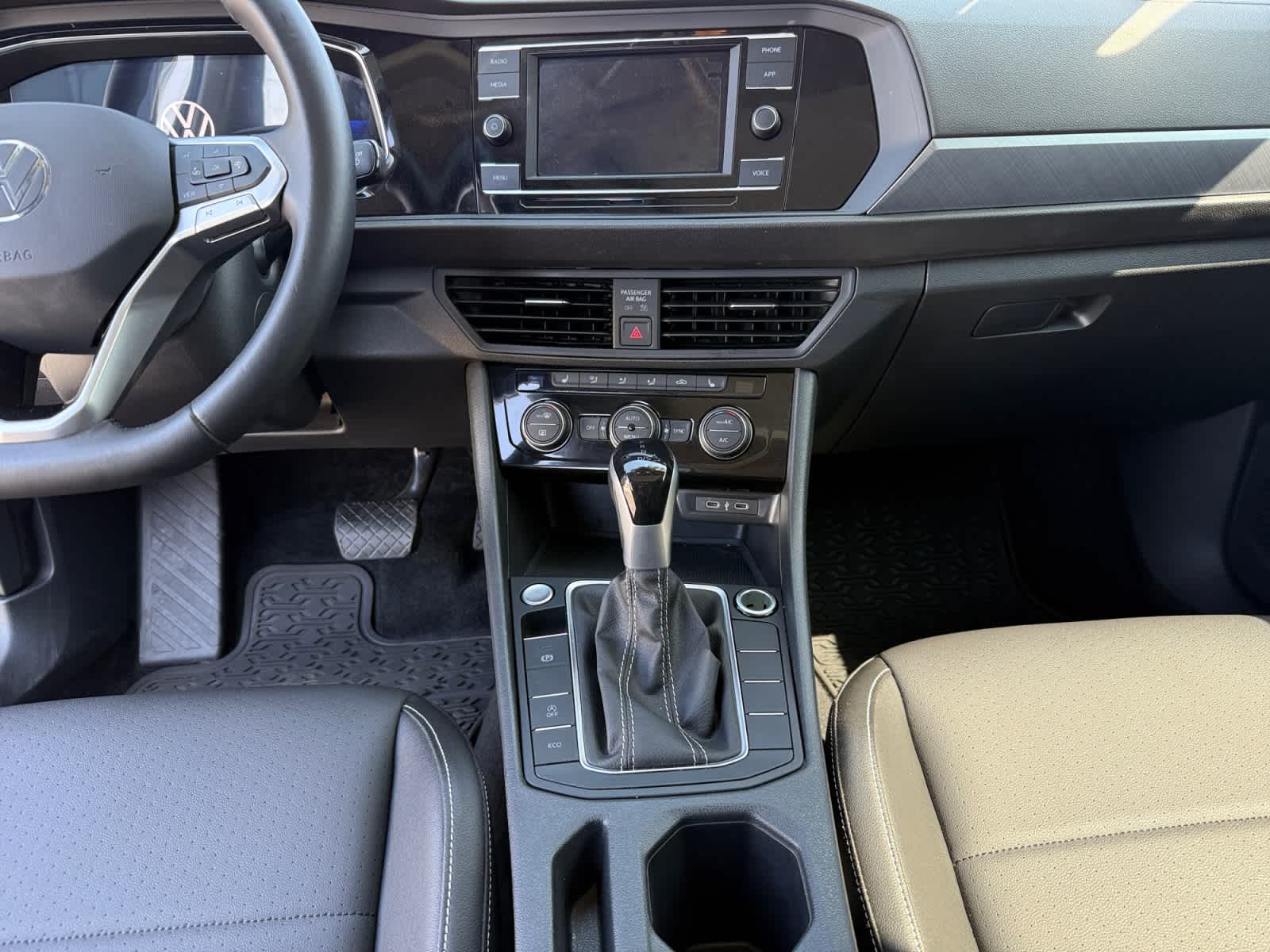 2023 Volkswagen Jetta SE photo 11