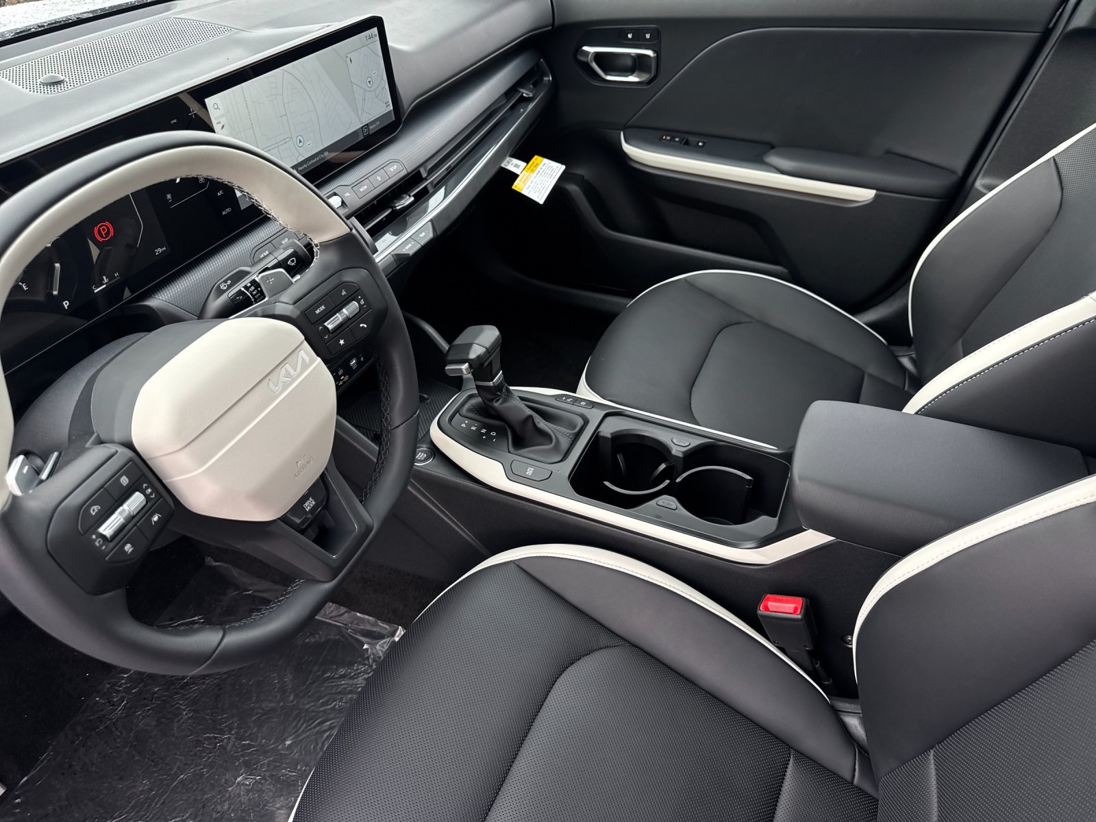 2025 Kia K4 GT-Line Turbo photo 8