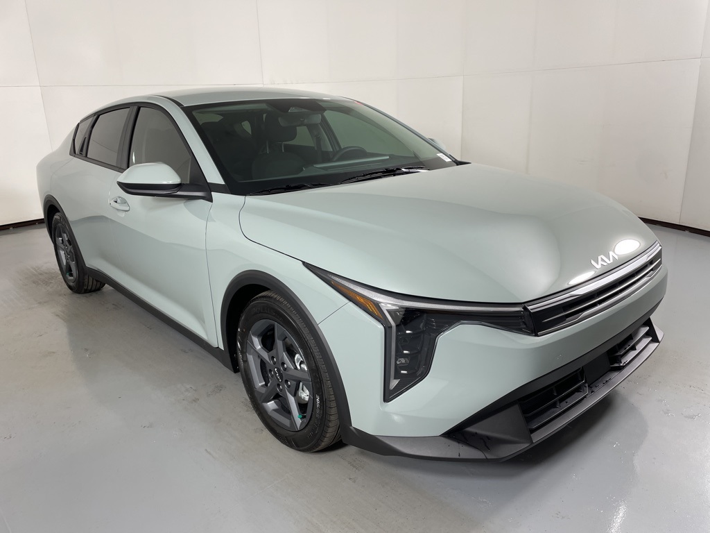 2025 Kia K4 LXS photo 2