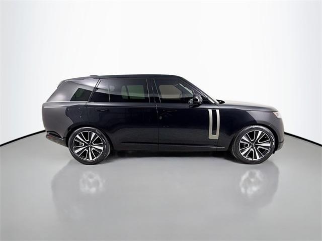 2025 Land Rover Range Rover SE photo 4