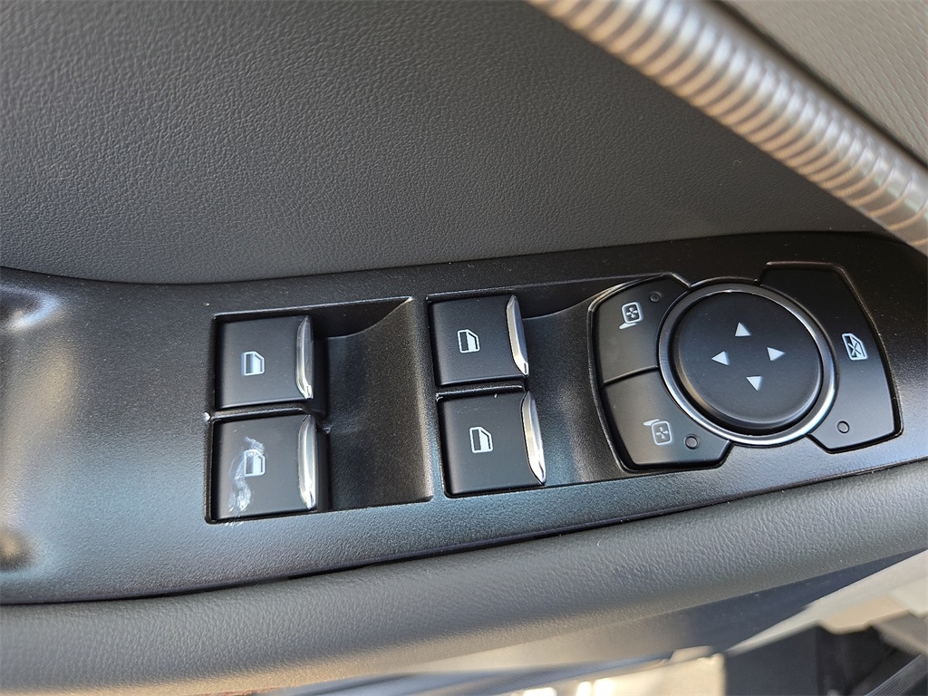 2025 Ford Explorer photo 10