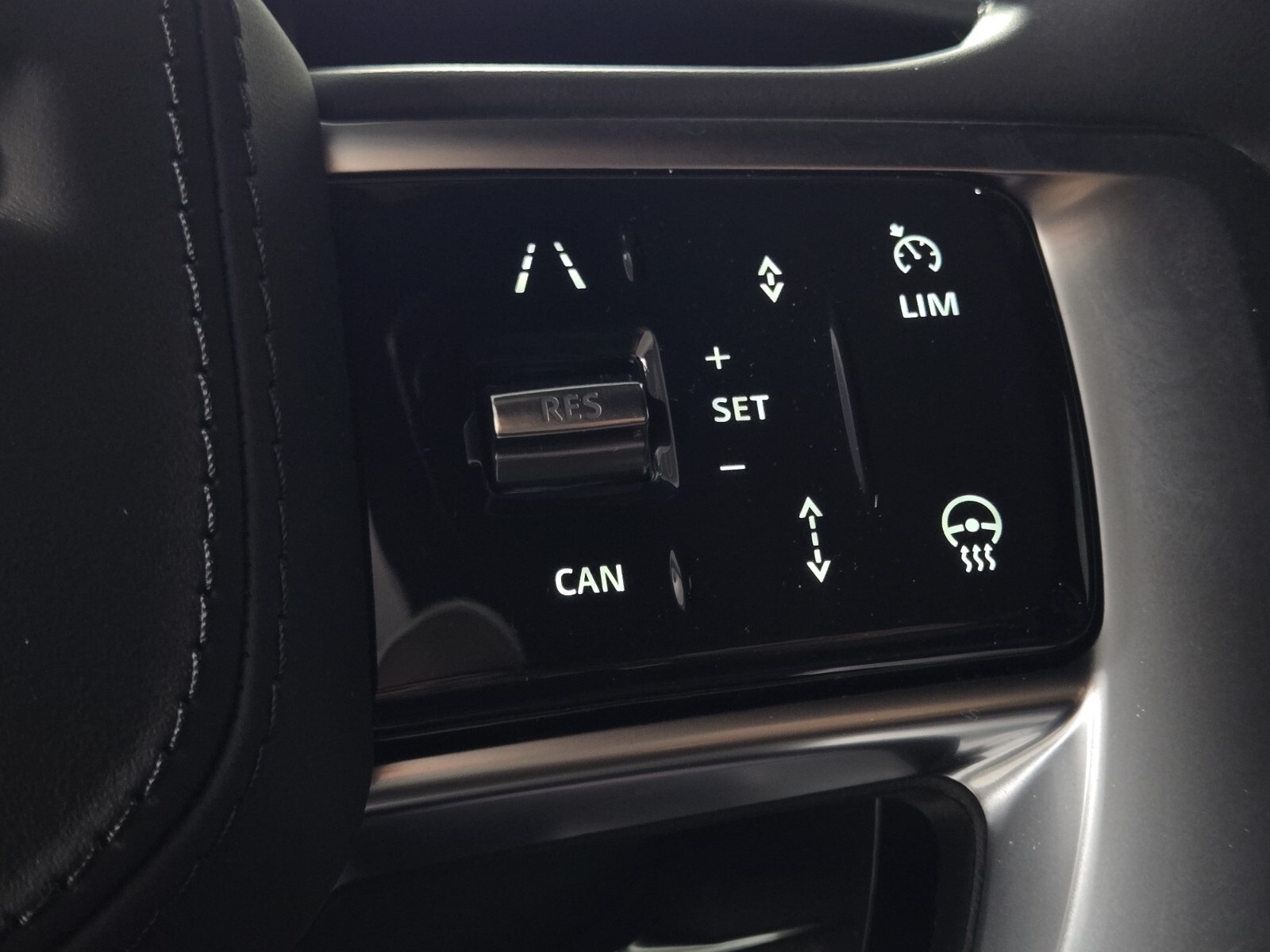 2025 Land Rover Range Rover SE photo 24
