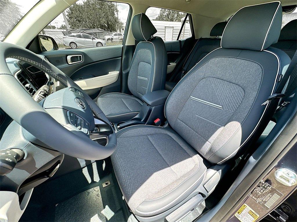 2025 Hyundai Venue Limited photo 11