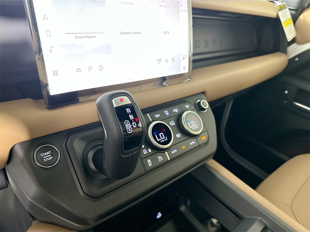 2025 Land Rover Defender 90 X-Dynamic SE photo 20