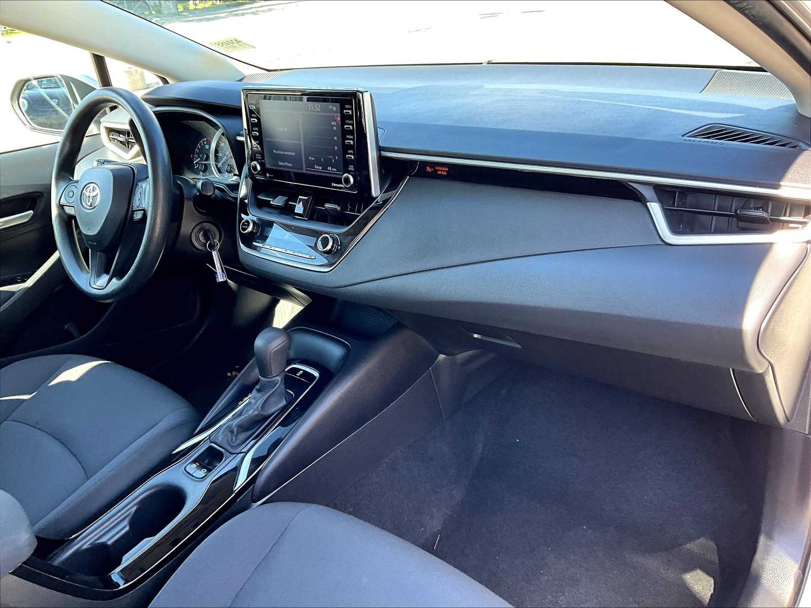 2021 Toyota Corolla LE photo 13