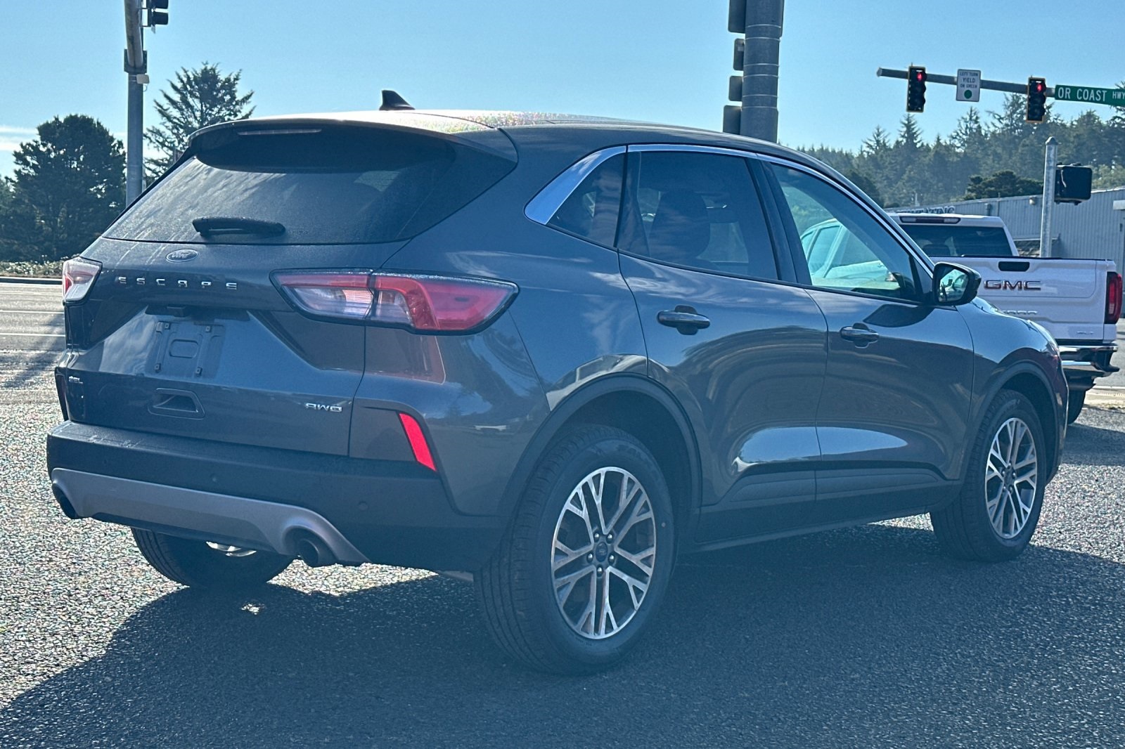 2022 Ford Escape SEL photo 2