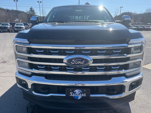 2025 Ford F-350 Lariat photo 2