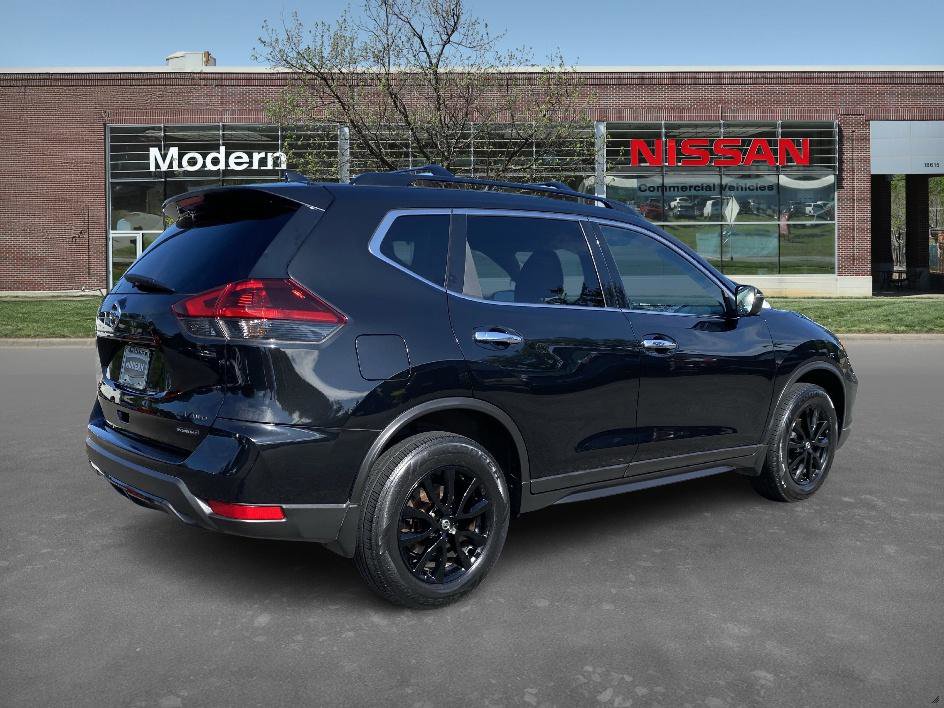 2018 Nissan Rogue SV photo 4