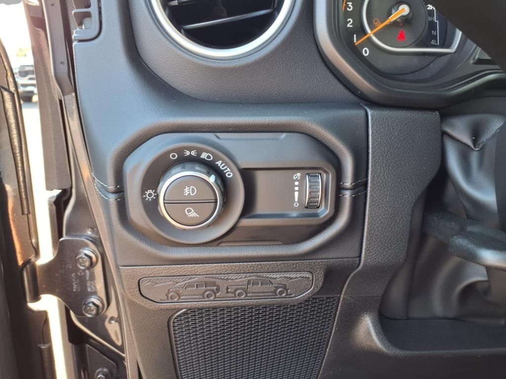 2025 Jeep Gladiator Sport photo 10