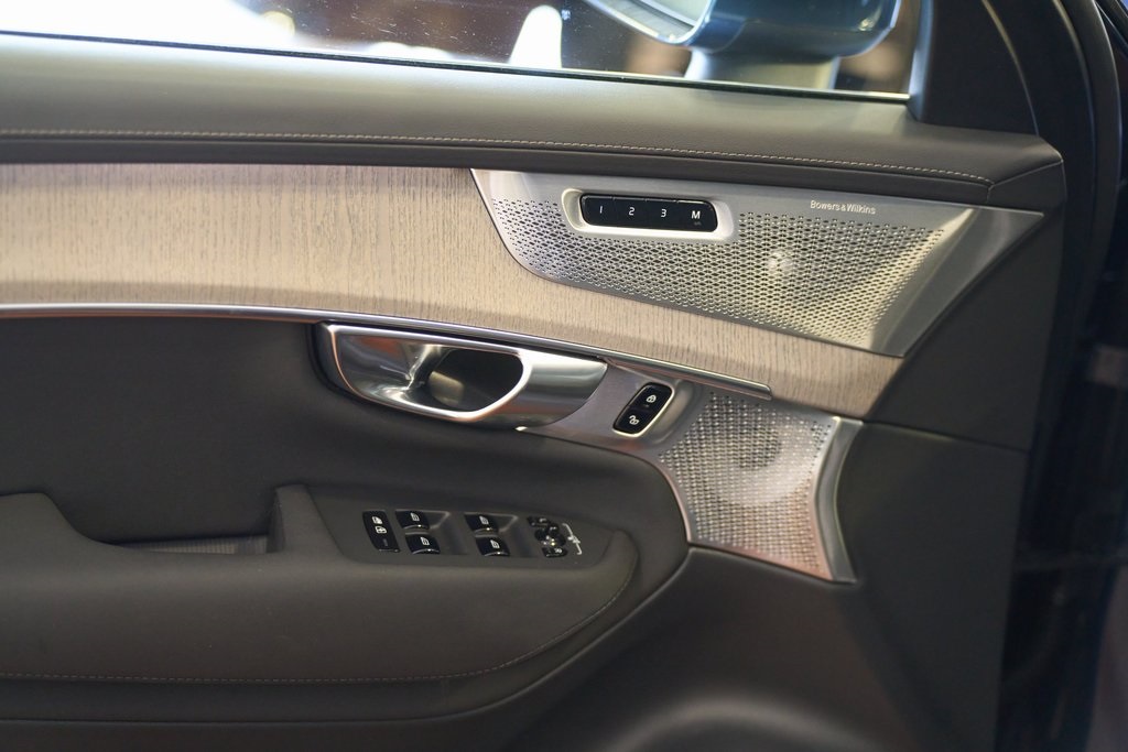 2025 VOLVO XC90 - Image 4