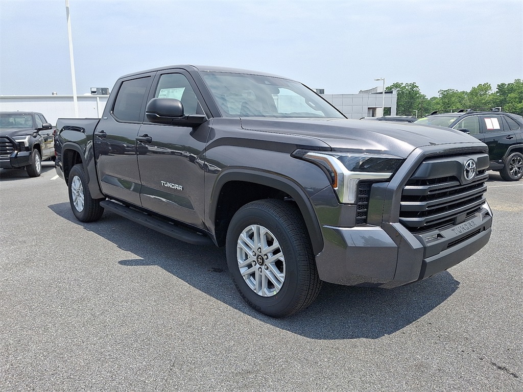 2025 Toyota Tundra SR5 CrewMax photo 3