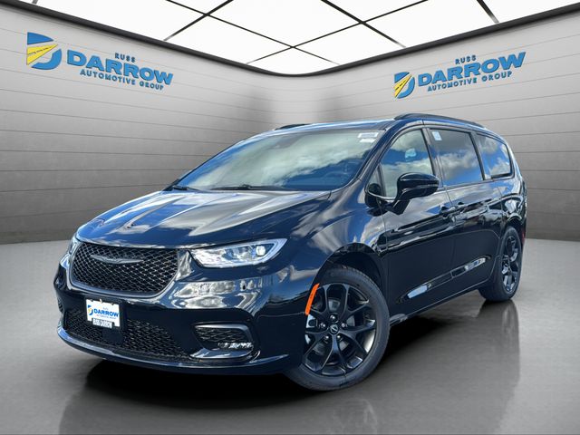 2026 Chrysler Pacifica Limited's photo